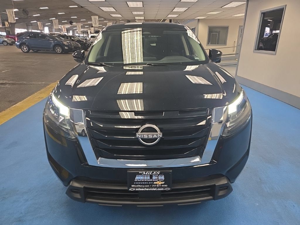 Used 2025 Nissan Pathfinder SV FWD image 18