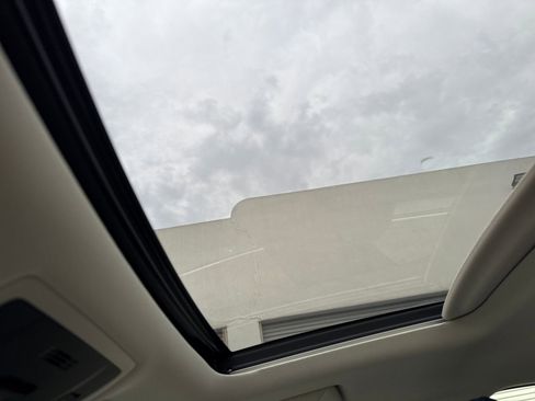 Used 2019 Lexus UX 200 image 21