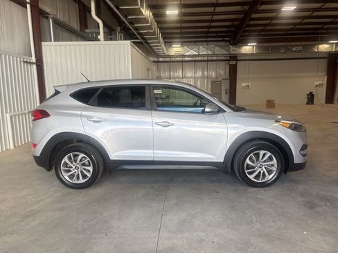 Used 2018 Hyundai Tucson SE image 1