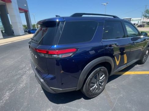 Used 2025 Nissan Pathfinder SV FWD image 2
