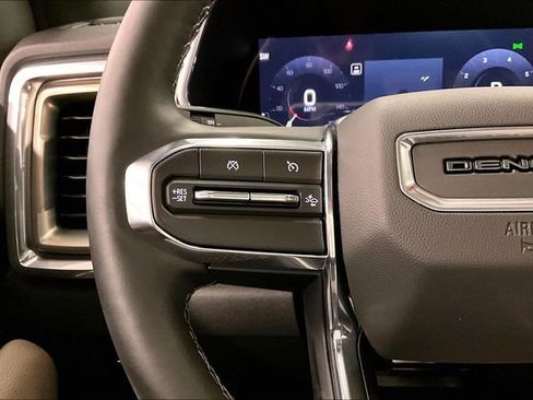 Used 2025 GMC Canyon Denali image 23