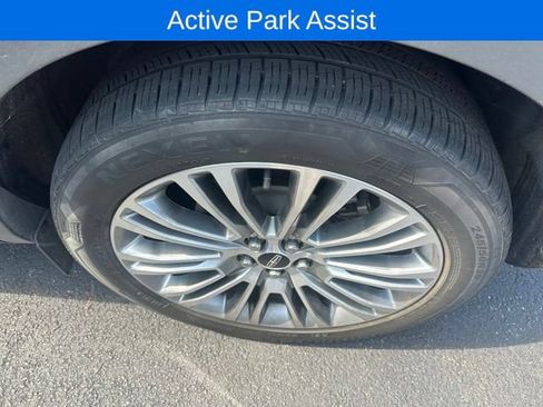 Used 2017 Lincoln MKX Reserve w/ Driver Assistance Package FWD image 7