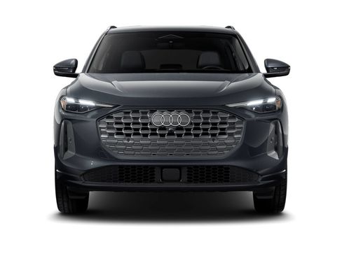 Certified 2025 Audi Q5 Premium w/ 19" Wheel Package AWD/4WD image 4