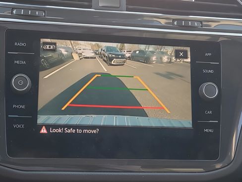 Used 2023 Volkswagen Tiguan SE image 19