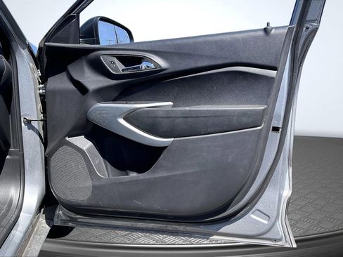 Used 2025 Chevrolet Trax LS FWD image 24