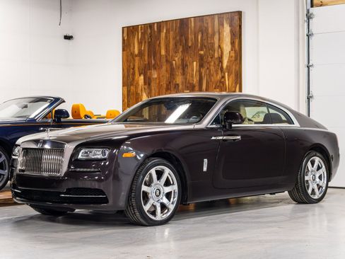 Used 2015 Rolls-Royce Wraith image 2