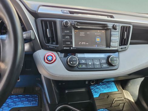 Used 2018 Toyota RAV4 XLE image 12