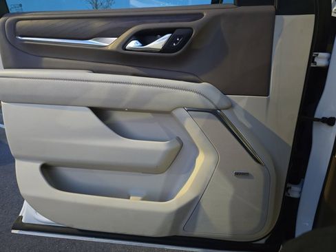 Used 2021 GMC Yukon Denali w/ Denali Premium Package image 27