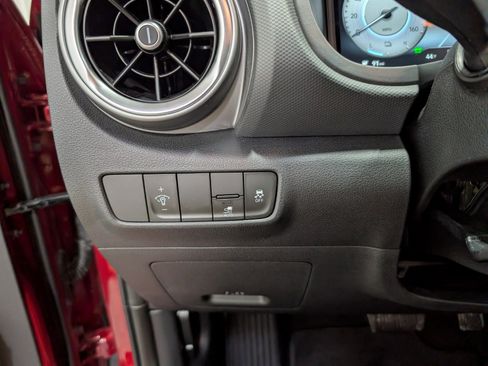 Used 2023 Hyundai Kona SE image 19