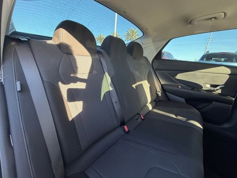 Certified 2025 Hyundai Elantra SE w/ Cargo Package image 18