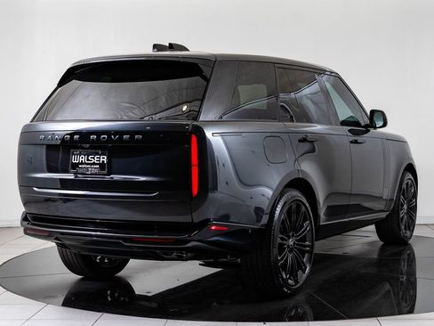 Used 2025 Land Rover Range Rover SE AWD/4WD image 10
