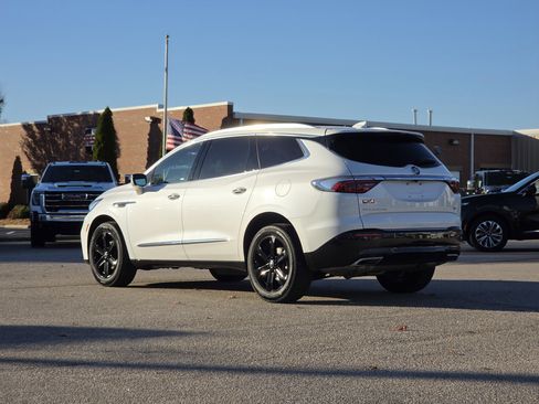 Used 2023 Buick Enclave Essence w/ Sport Touring Edition image 5