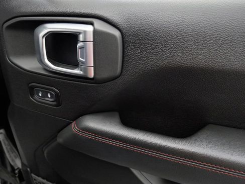Used 2020 Jeep Gladiator Rubicon w/ Dual Top Group AWD/4WD image 17
