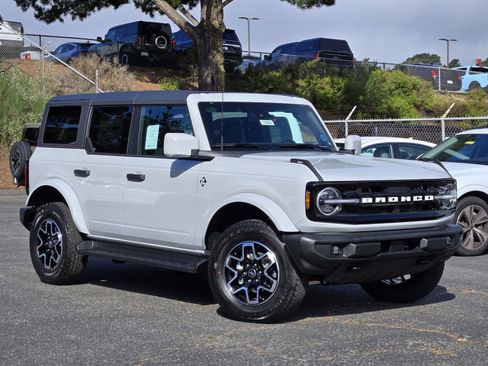 New 2026 Ford Bronco Outer Banks AWD/4WD image 12