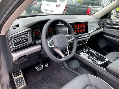 Used 2024 Volkswagen Atlas Peak Edition SE AWD/4WD image 5