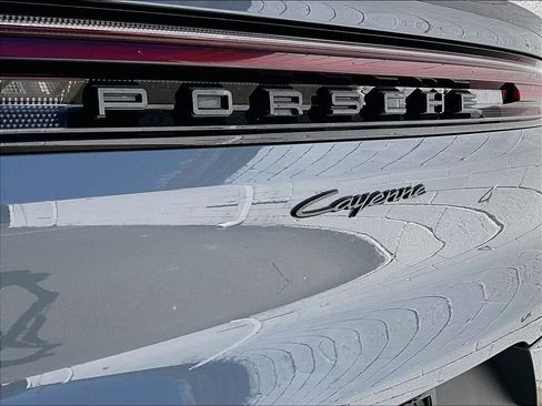 Certified 2025 Porsche Cayenne E-Hybrid Coupe AWD/4WD image 13