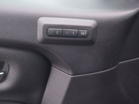 Used 2019 Nissan Titan SL image 21