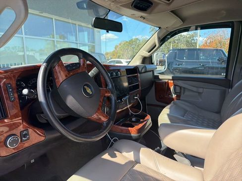 Used 2022 Chevrolet Express 2500 w/ Enhanced Convenience Package image 6