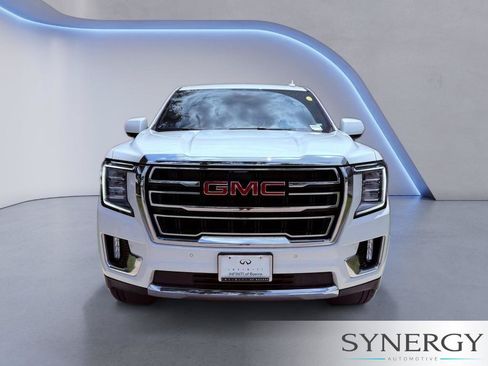 Used 2024 GMC Yukon SLT AWD/4WD image 3