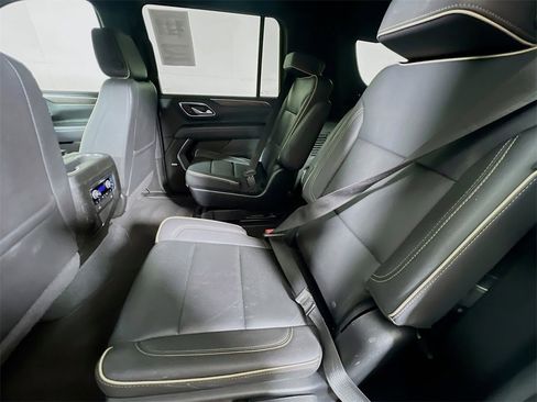 Used 2023 Chevrolet Suburban Premier image 23