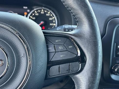 Used 2017 Jeep Renegade Altitude image 30