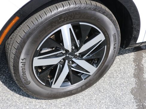 Used 2023 Kia Sorento EX w/ Panoramic Sunroof Package image 14