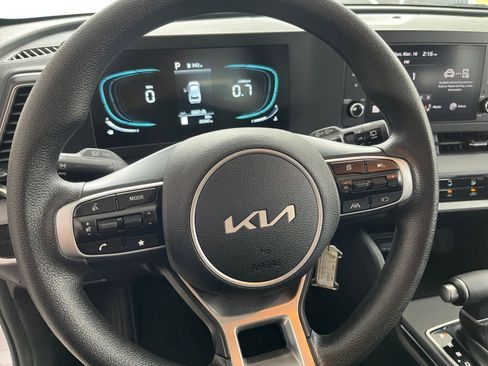Used 2025 Kia Sportage LX image 28