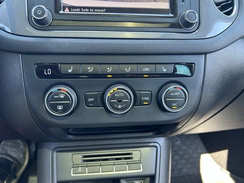 Used 2017 Volkswagen Tiguan Sport image 14