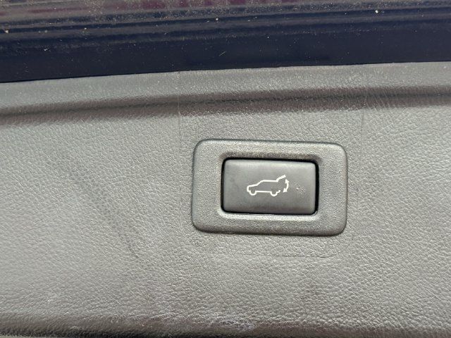 Used 2017 Subaru Outback 3.6R Touring AWD/4WD image 33