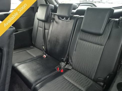 Used 2019 Toyota Highlander LE AWD/4WD image 11