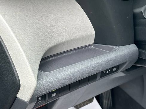 Used 2023 Toyota Sienna LE FWD image 14