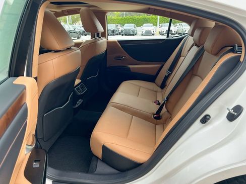 Certified 2025 Lexus ES 350 w/ Premium Package image 19