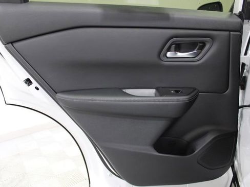 Used 2024 Nissan Rogue SV image 21