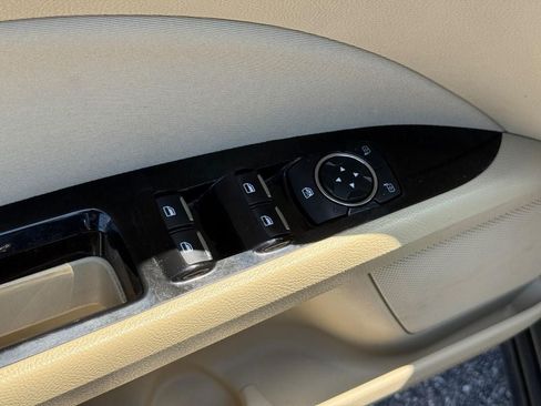 Used 2013 Ford Fusion SE FWD image 16