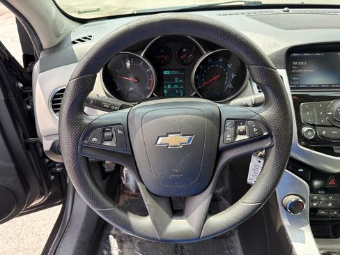 Used 2015 Chevrolet Cruze LT w/ Technology Package FWD image 10