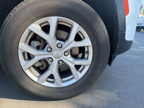 Used 2022 Jeep Grand Cherokee Limited image 9