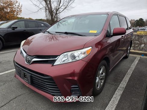 Used 2018 Toyota Sienna LE image 9