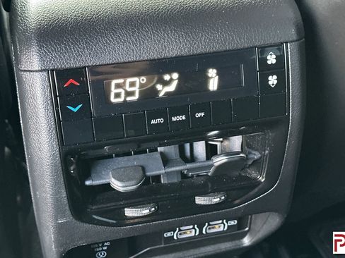 Used 2022 Jeep Grand Cherokee L Laredo image 15