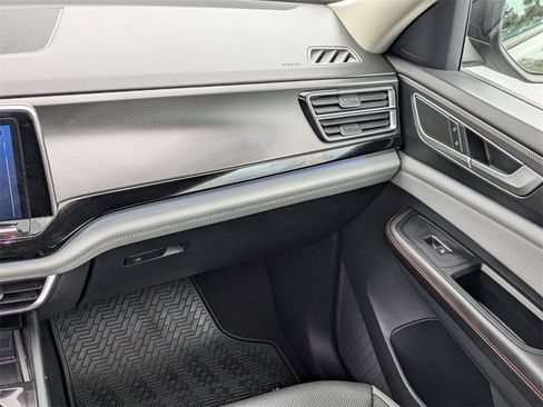 Used 2024 Volkswagen Atlas Peak Edition SE image 18