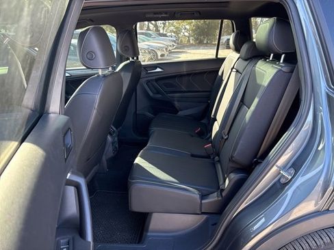 Used 2023 Volkswagen Tiguan SE R-Line image 6