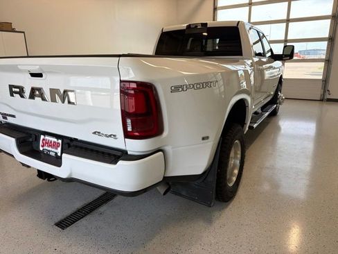 Used 2025 RAM 3500 Laramie w/ Max Tow Package AWD/4WD image 8