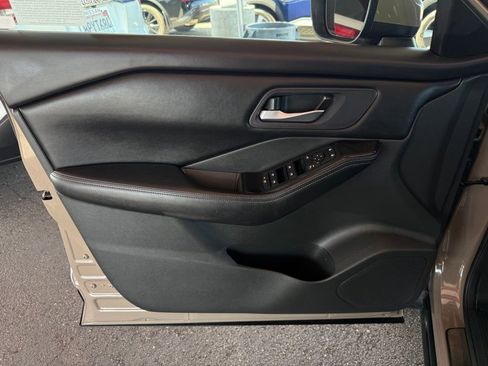 Certified 2024 Nissan Rogue SV FWD image 19