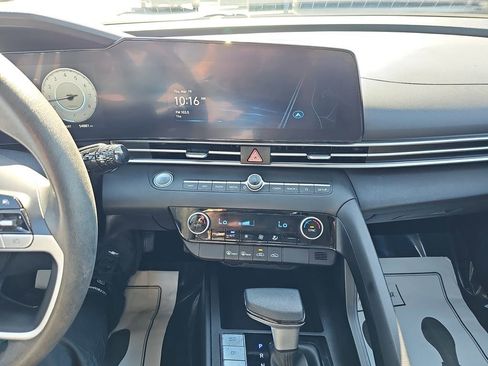Used 2024 Hyundai Elantra SEL image 23