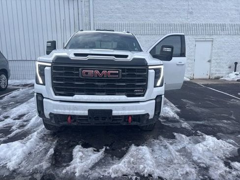 Used 2024 GMC Sierra 2500 AT4 w/ AT4 Preferred Package image 2