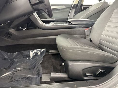 Used 2017 Ford Fusion SE image 19