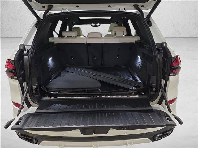 Used 2024 BMW X5 xDrive50e w/ Executive Package AWD/4WD image 13