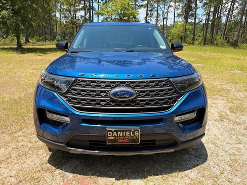 Used 2022 Ford Explorer XLT w/ Equipment Group 202A RWD image 8