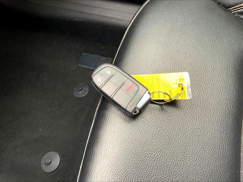 Used 2017 Jeep Compass Latitude image 14