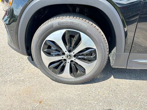 Used 2025 Mercedes-Benz GLB 250 image 3