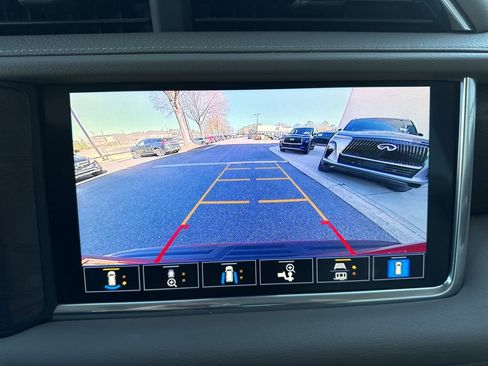 Used 2021 GMC Yukon Denali w/ Denali Premium Package image 10